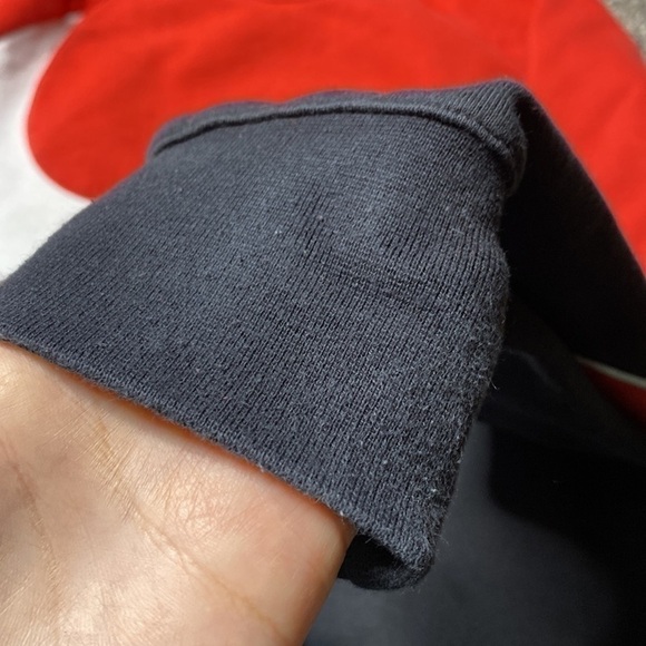 Nike Big Swoosh Modern Black Red Crewneck Sweatshirt Size Medium - Picture 9 of 9